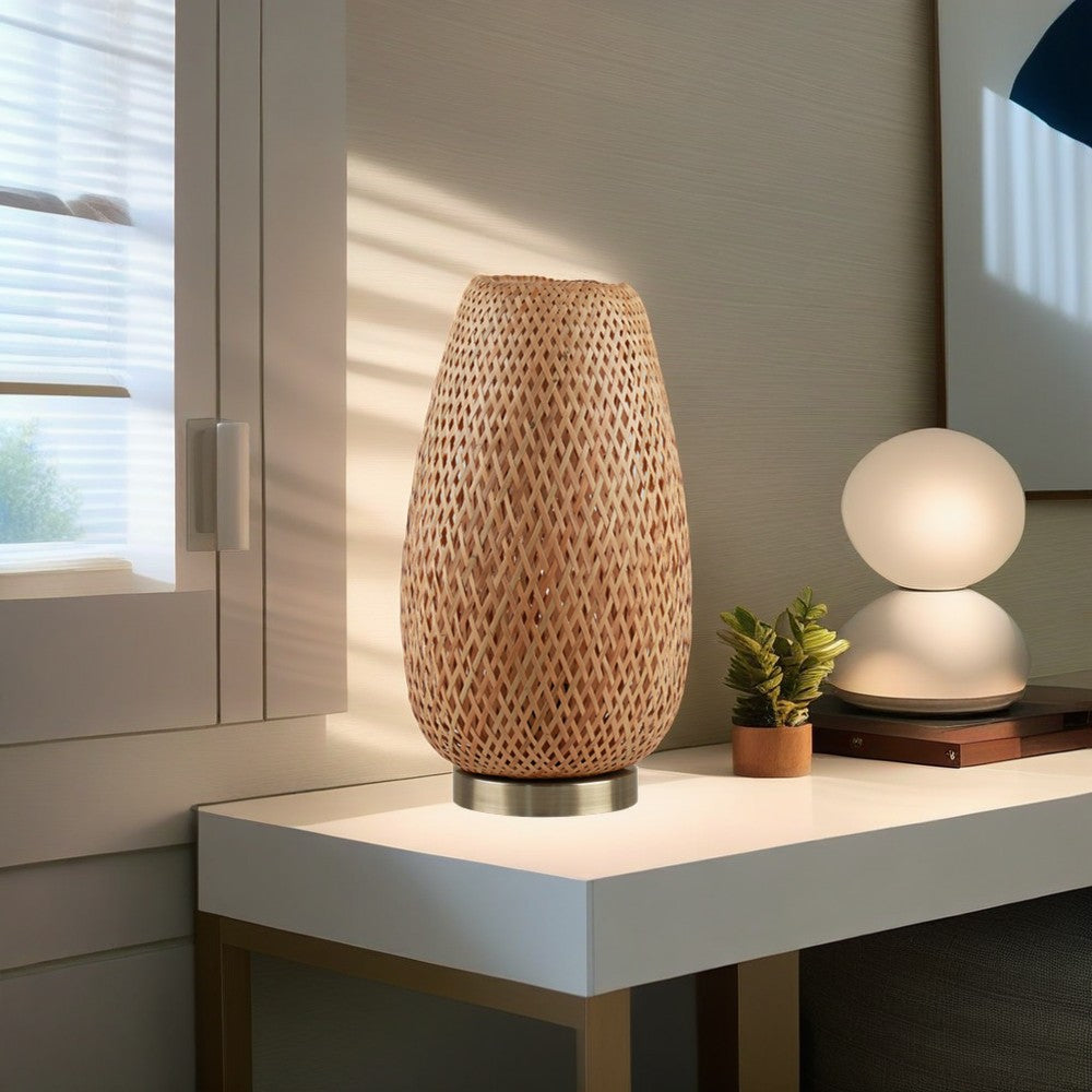 Medium Rattern Lamp